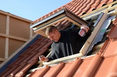 Pose de fenêtres de toit Velux à Notre-Dame-de-Livoye